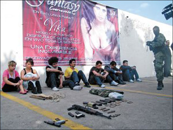 مراهق يعمل قاتل  لدى اكبر عصابات المخدرات في المكسيك!   صورة رقم 4