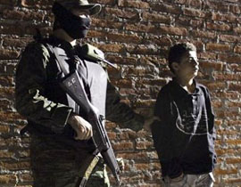 مراهق يعمل قاتل  لدى اكبر عصابات المخدرات في المكسيك!   صورة رقم 1