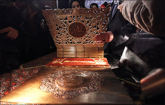 ازاحة الستار عن اول مصحف خشبي في ايران!  صورة رقم 4