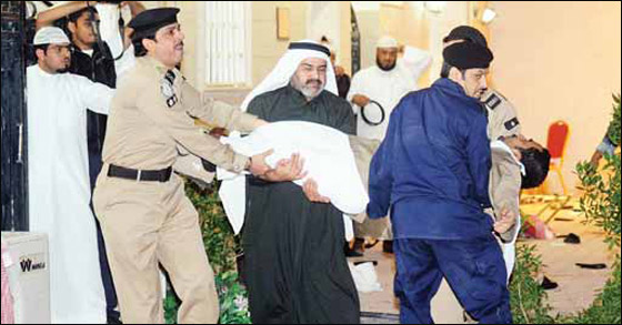 الشرطة الكويتية تضرب بلا رحمة مشاركين في ندوة!   صورة رقم 4