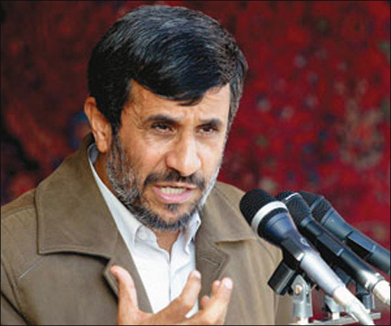 في ذكرى عاشوراء.. أحمدي نجاد يبكي ويضرب الصدور! صورة رقم 1