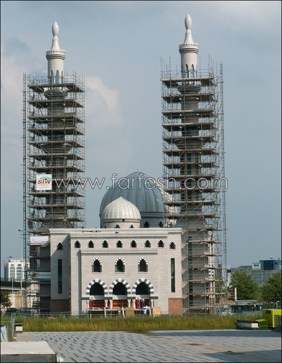 روتردام تفتتح أكبر مسجد في اوروبا يتسع لـ3 آلاف مصلي!  صورة رقم 5