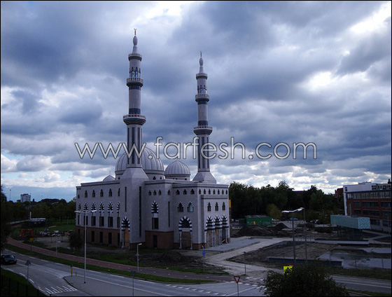 روتردام تفتتح أكبر مسجد في اوروبا يتسع لـ3 آلاف مصلي!  صورة رقم 11