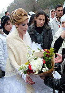 محطمة القيود.. عروس سورية تعبر الى الجولان للزفاف  صورة رقم 2