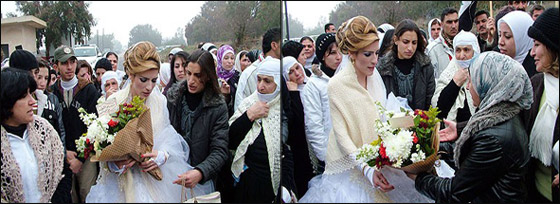 محطمة القيود.. عروس سورية تعبر الى الجولان للزفاف  صورة رقم 4