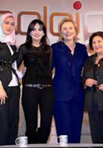 لأول مرة.. هيلاري كلينتون تحاور النساء العربيات في 