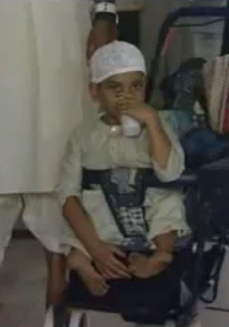 فيلم تسجيلي: مياه زمزم تشفي فتى مشلول صورة رقم 1