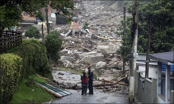 كارثة في البرازيل.. الامطار تتسبب بسقوط اكثر من 500 قتيل!  صورة رقم 2