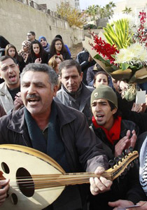 بعد تونس: الأرض تهتز تحت أقدام الزعماء العرب صورة رقم 1
