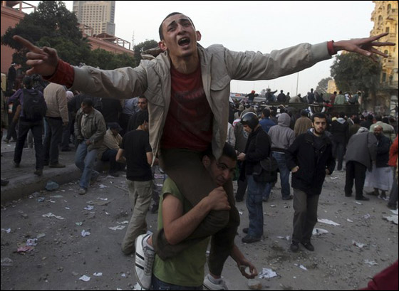 كلينتون تطالب بمعاقبة مثيري العنف في ميدان التحرير!    صورة رقم 7