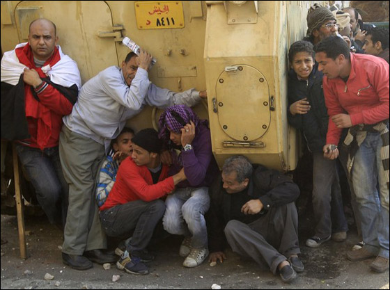 كلينتون تطالب بمعاقبة مثيري العنف في ميدان التحرير!    صورة رقم 5