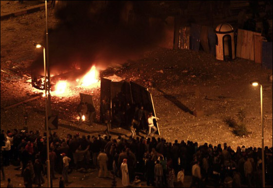 كلينتون تطالب بمعاقبة مثيري العنف في ميدان التحرير!    صورة رقم 6