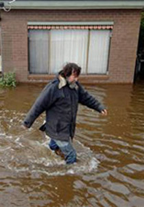 كارثة في أستراليا: السكان يتركون منازلهم بسبب الفيضانات صورة رقم 1