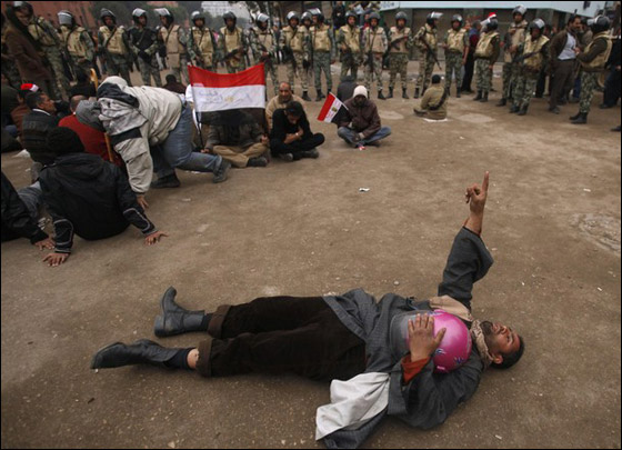 مظاهرات ميدان التحرير مستمرة والاخوان المسلمين متمسكين بمطالب المتظاهرين صورة رقم 5