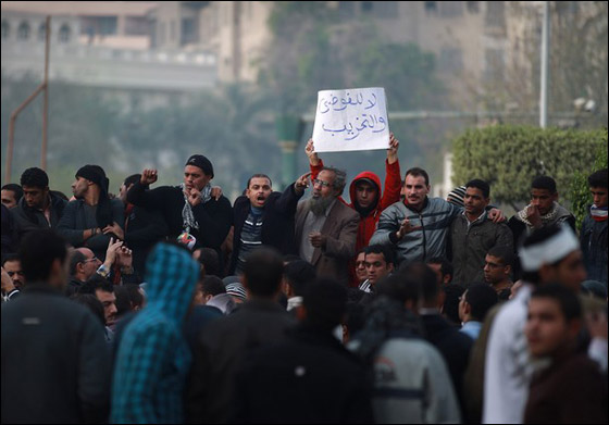 مظاهرات ميدان التحرير مستمرة والاخوان المسلمين متمسكين بمطالب المتظاهرين صورة رقم 7