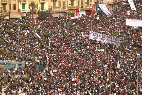 مظاهرات ميدان التحرير مستمرة والاخوان المسلمين متمسكين بمطالب المتظاهرين صورة رقم 12