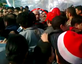 بالفيديو.. المتظاهرون يطردون عمرو أديب من ميدان التحرير!  صورة رقم 1