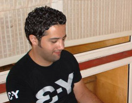 الصحفي اللبناني هشام العبد في 