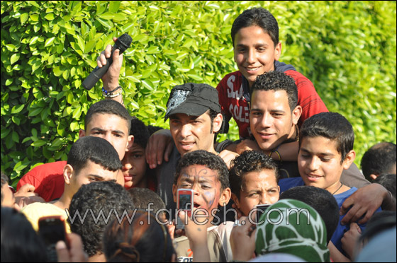 حماده هلال وسعد الصغير وابو الشيخ ونور العربي يغنون للأيتام  صورة رقم 8