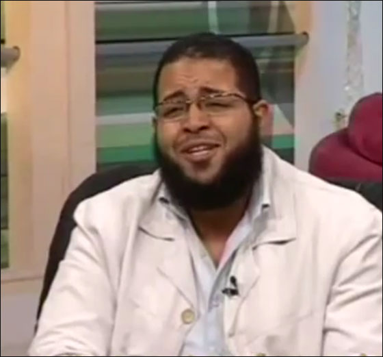 بالفيديو.. شبيه عمرو دياب ينافسه بأغاني بالفيديو.. شبيه عمرو دياب ينافسه بأغاني