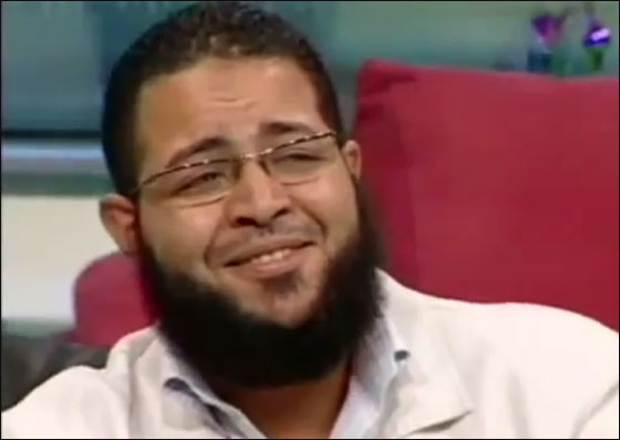 بالفيديو.. شبيه عمرو دياب ينافسه بأغاني بالفيديو.. شبيه عمرو دياب ينافسه بأغاني