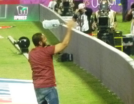 تامر حسني يحيي حفلا قبل مباراة منتخب مصر امام البرازيل  صورة رقم 1