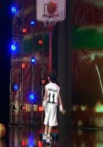 Arabs Got Talent: طفل يلعب كرة السلة واخر يبيع الذرة المشوي صورة رقم 1