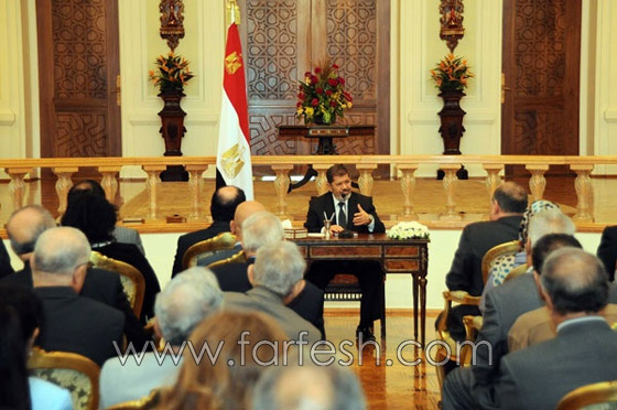 ماذا كان طلب عادل امام من الرئيس مرسي عند لقائه به؟!   صورة رقم 3