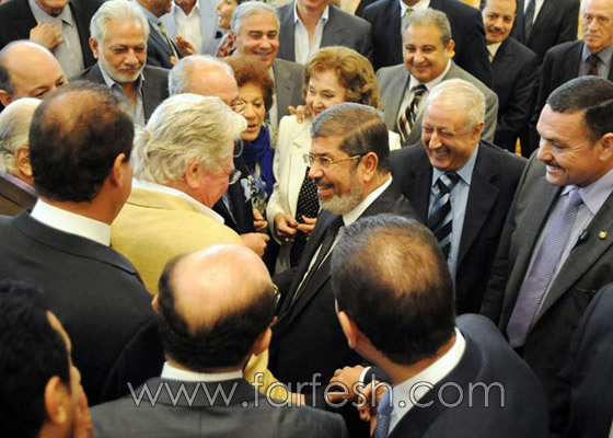 ماذا كان طلب عادل امام من الرئيس مرسي عند لقائه به؟!   صورة رقم 5