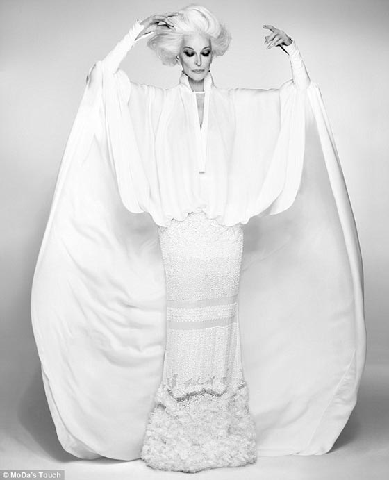 عارضة أزياء متألقة (82 عاما) تكشف أسرار نجاحها واستمرارها صورة رقم 3