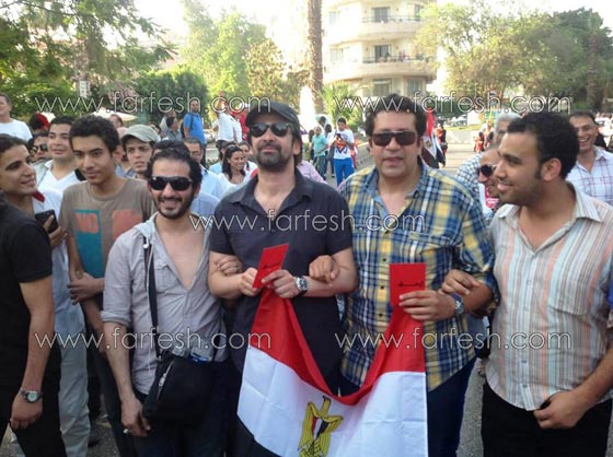 فنانو مصر لمسلسلات برو: مبروك الثورة لمصر ويحيا الجيش  صورة رقم 5