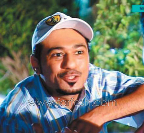 بالفيديو .. الممثل محمد الصيرفي يبصق على مجالسه الثمل  صورة رقم 3