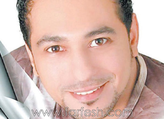 بالفيديو .. الممثل محمد الصيرفي يبصق على مجالسه الثمل  صورة رقم 4