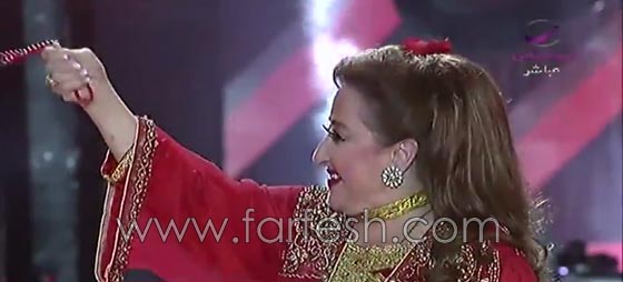 فيديو: نانسي عجرم تقدم ديو (دق بواب الناس) مع هيام يونس صورة رقم 5