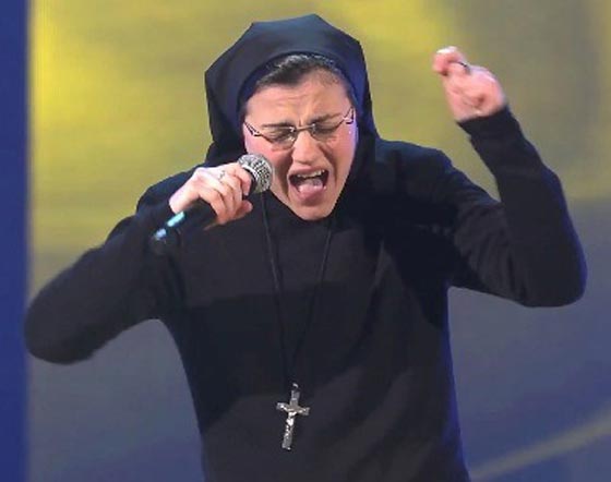 فيديو.. الراهبة كريستينا تفوز بلقب (ذي فويس) بالنسخة الإيطالية صورة رقم 3