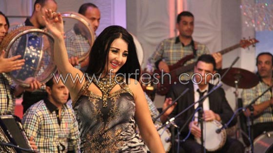 صور وفيديو: الاستعانة بالراقصات بدل البرنامج مع باسم يوسف لرفع نسب المشاهدة صورة رقم 10
