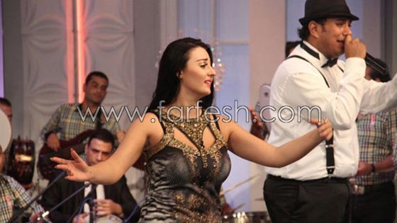 صور وفيديو: الاستعانة بالراقصات بدل البرنامج مع باسم يوسف لرفع نسب المشاهدة صورة رقم 4