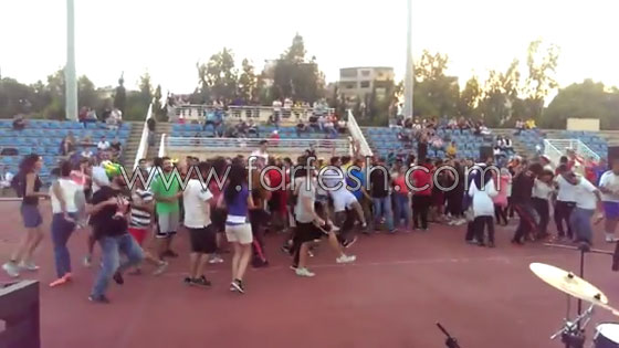 فيديو طلاب الجامعة اللبنانية يرقصون بحماس جنوني على فيديو طلاب الجامعة اللبنانية يرقصون بحماس جنوني على