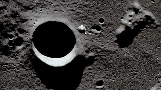 مسبار كاجيوا الياباني يكتشف ثقوبا وكهوفا على سطح القمر صورة رقم 1