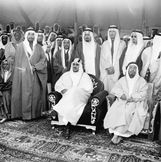 mosalsalatpro.com > موقع مسلسلات - زيارة ولي العهد السعودي لفرنسا تفتح  البوم صور ملوك السعودية للجمهور الواسع