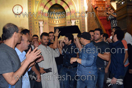 صور حصرية لمسلسلات برو.. جنازة حاشدة للفنان الراحل خالد صالح صورة رقم 5 صور حصرية لمسلسلات برو.. جنازة حاشدة للفنان الراحل خالد صالح صورة رقم 5