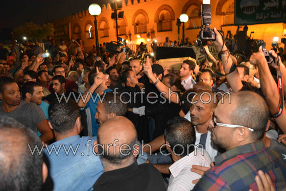 صور حصرية لمسلسلات برو.. جنازة حاشدة للفنان الراحل خالد صالح صورة رقم 4 صور حصرية لمسلسلات برو.. جنازة حاشدة للفنان الراحل خالد صالح صورة رقم 4