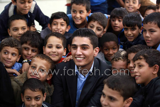 الاعلام يؤكد تعرض موكب محمد عساف للرشق بالحجارة والانروا تنفي صورة رقم 7