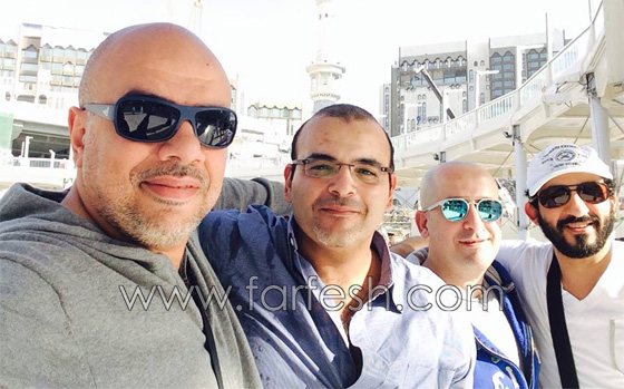 بعد استئصال السرطان.. صور لاحمد حلمي يؤدي العمرة صورة رقم 3