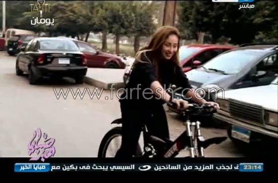 فيديو الاعلامية المصرية رهام سعيد تتعرض للمعاكسات وهي تقود دراجتها صورة رقم 2