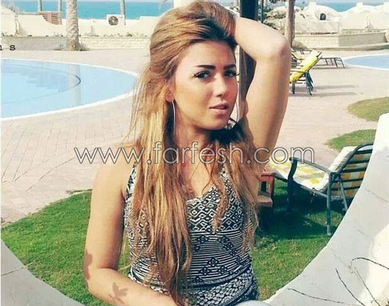 صور سارة سلامة تدهش جمهورها بثعبان يلتف حول جسدها بنعومة صورة رقم 6