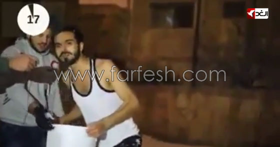 فنان يتحدى الاسد بقضاء ليلة مع اولاده في مخيم للاجئين السوريين صورة رقم 3
