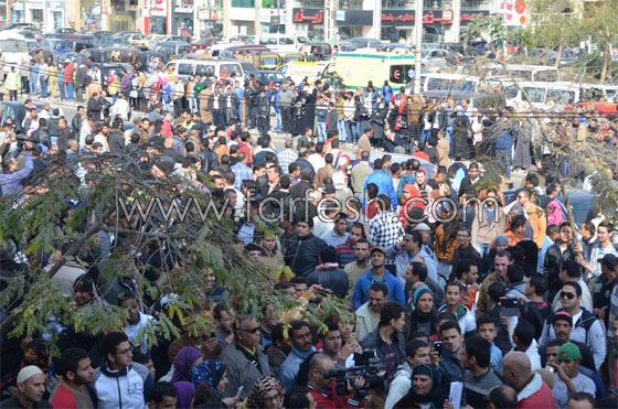 صور حصرية من جنازة الراحلة فاتن حمامة بحضور الفنانين صورة رقم 11