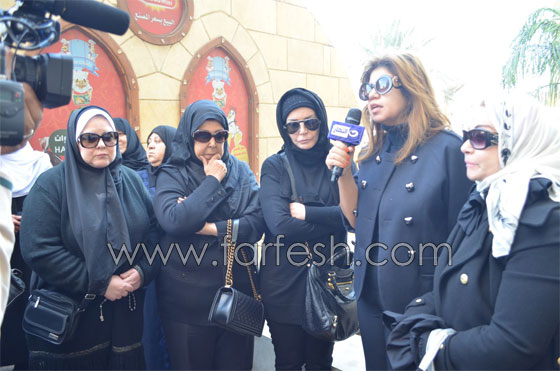 صور حصرية من جنازة الراحلة فاتن حمامة بحضور الفنانين صورة رقم 23