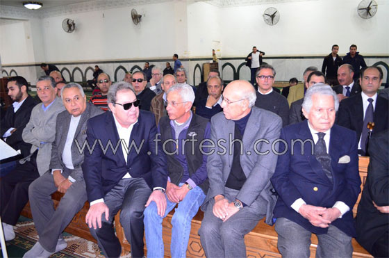صور حصرية من جنازة الراحلة فاتن حمامة بحضور الفنانين صورة رقم 22